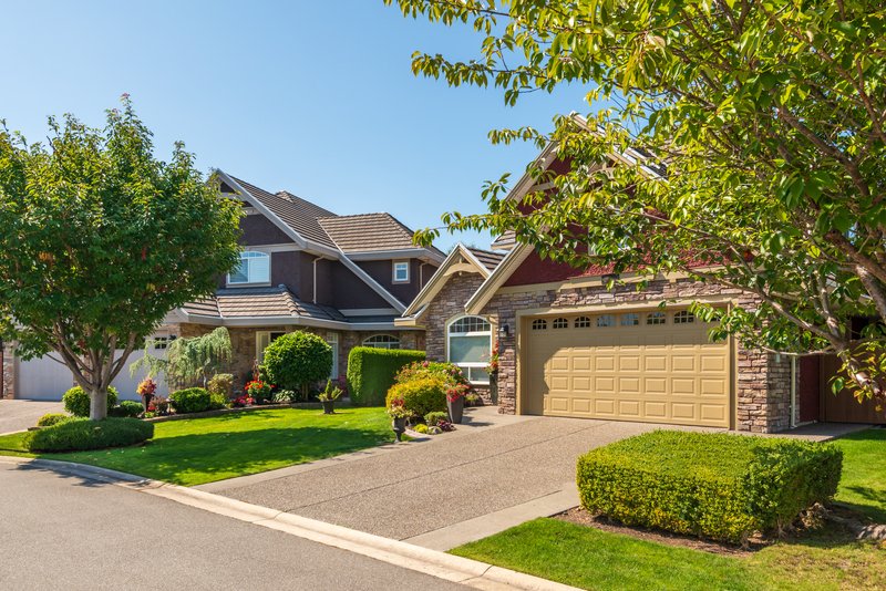 Casa frente con cochera